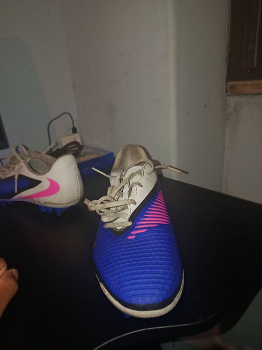 Chuteiras Nike Phantom GT2 AG Academy (Azul/Rosa)