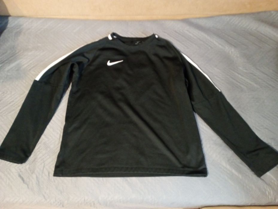 Bluza Nike czarna L,  opis rozmiaru 158-170, 13-15 lat. Stan bdb