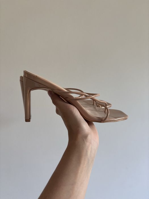 Beżowe sandały na slupku nowe rozmiar 39