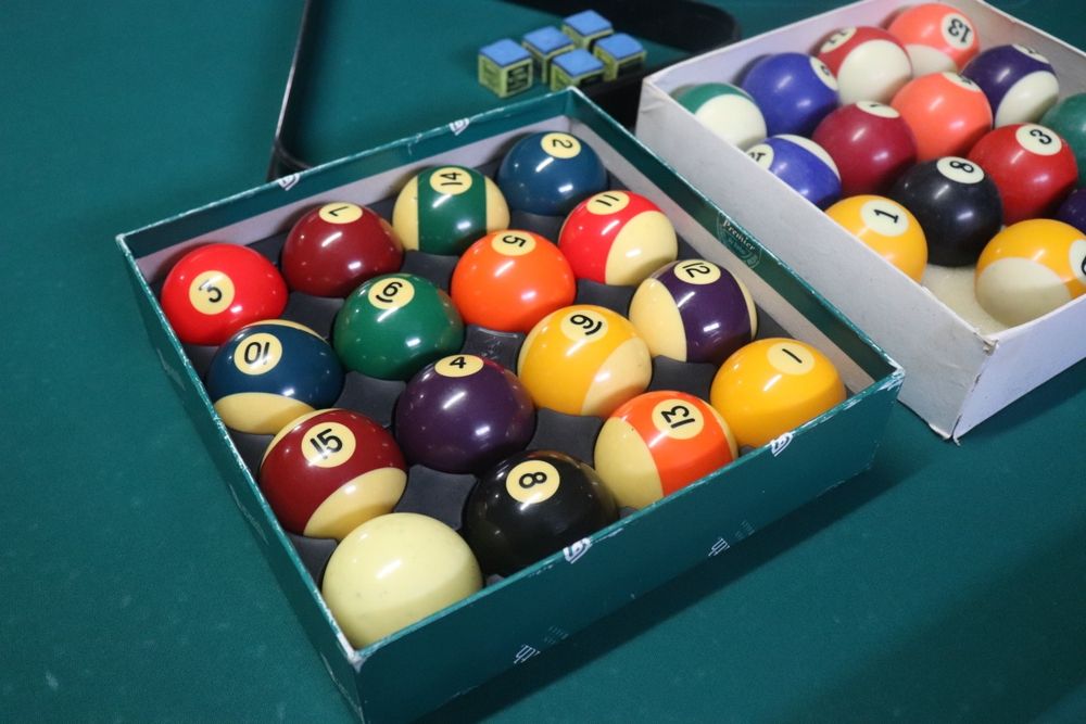 Mesa de snooker e acessórios