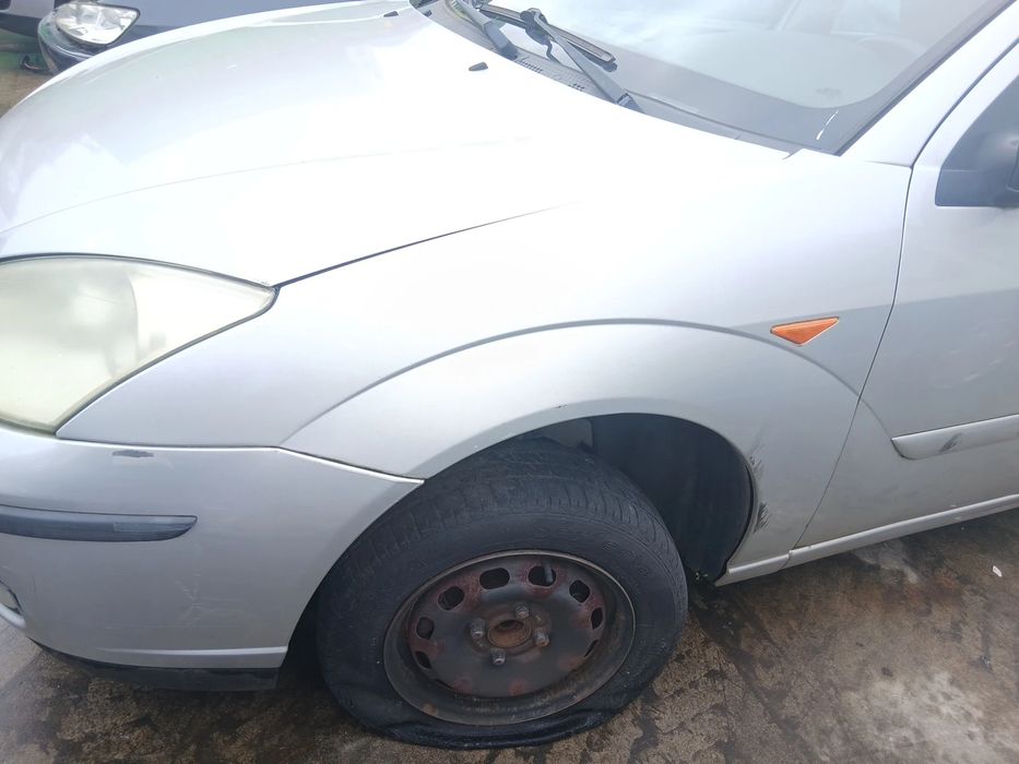 Guarda-lamas esquerdo FORD Focus I (DAW, DBW)
