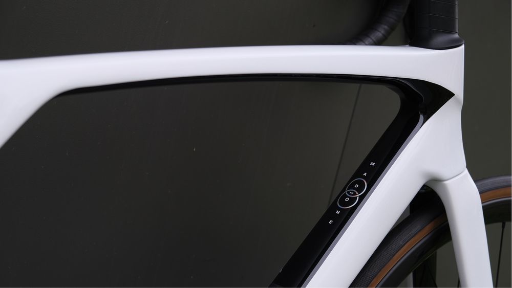 Новий шосейний велосипед Trek Madone SL 6 105 Di2 Gen 8 (2025)