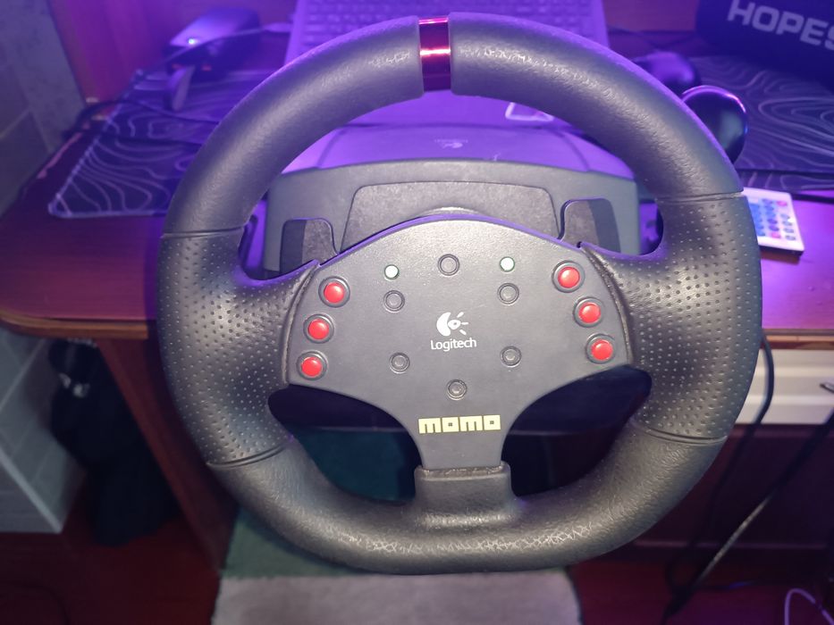 Logitech momo racing 900: 3 100 грн. - Інше Замшани на Olx
