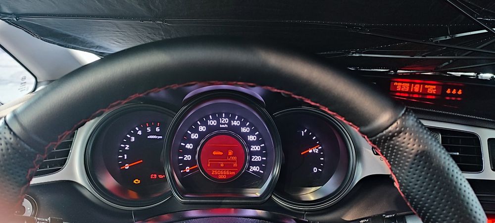 Продам KIA CEED 2014