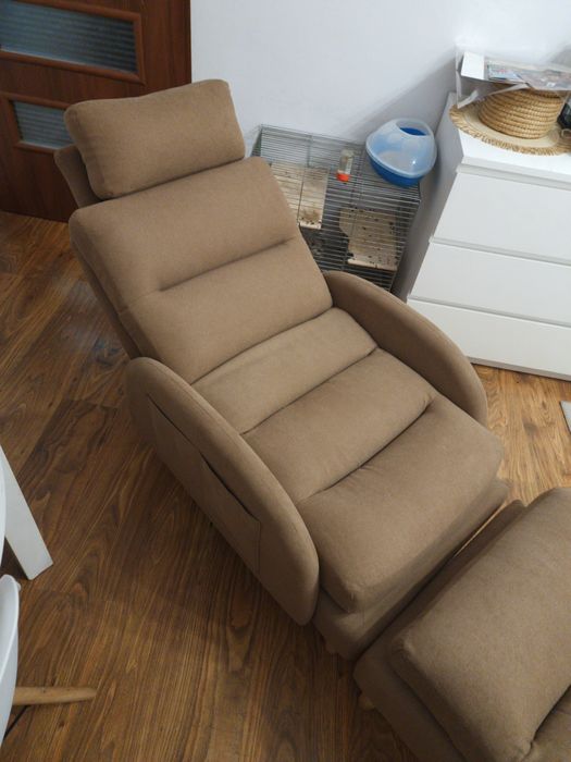 Fotel z podnóżkiem