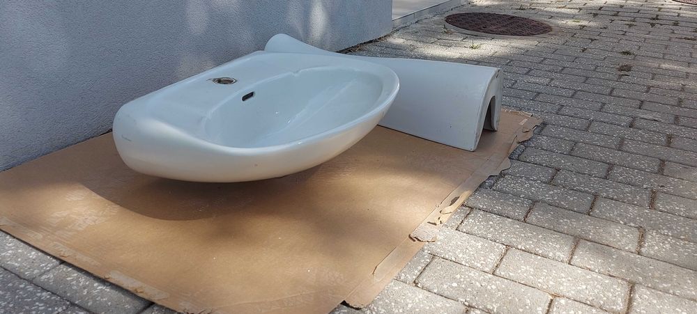 Conjunto louças WC -sanita, bidé e lavatório de coluna Sanitana