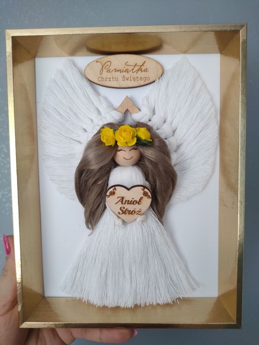 Aniołek w ramce na chrzest pamiątka