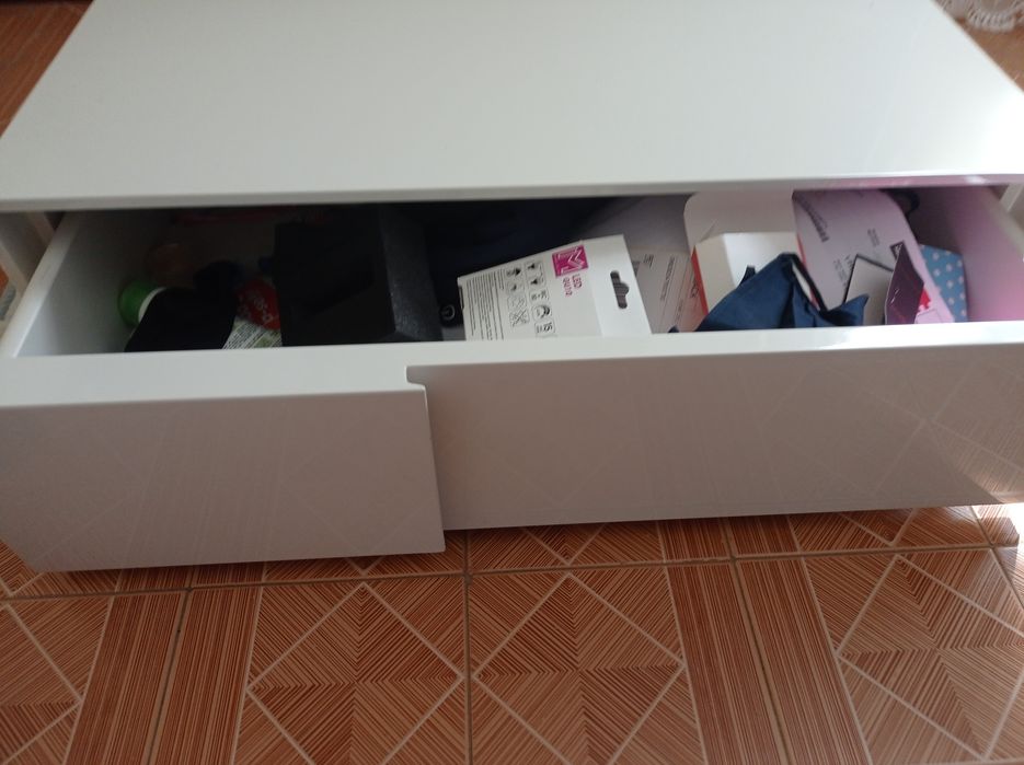 Móvel suspenso lacado branco