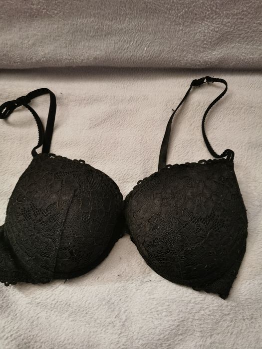 Biustonosz H&M b75 usztywniany czarny koronka, fiszbiny