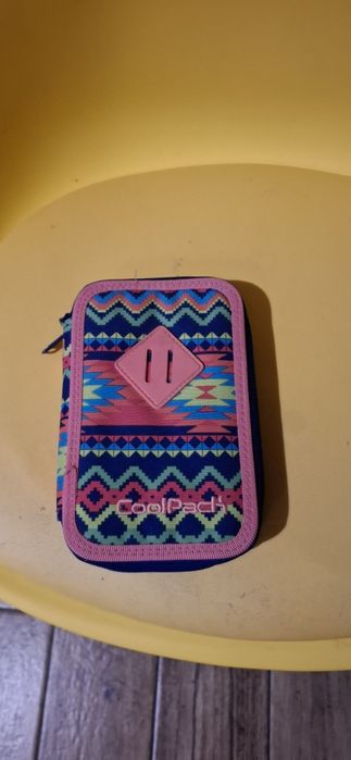 Sprzedam plecak z piórnikiem jako prezent.