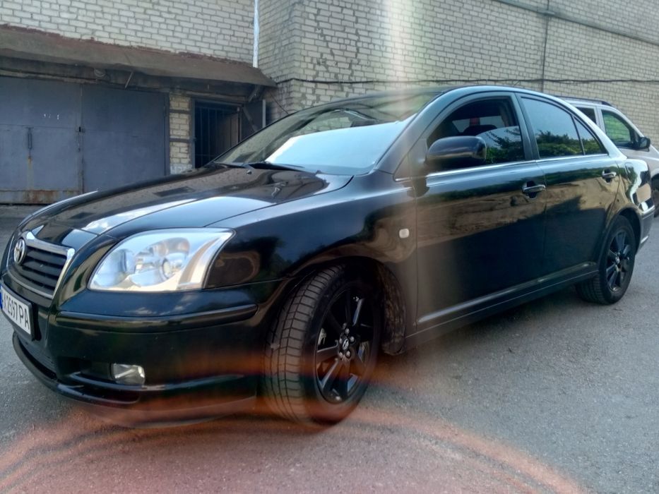 Продам Авенсис 2004год.
