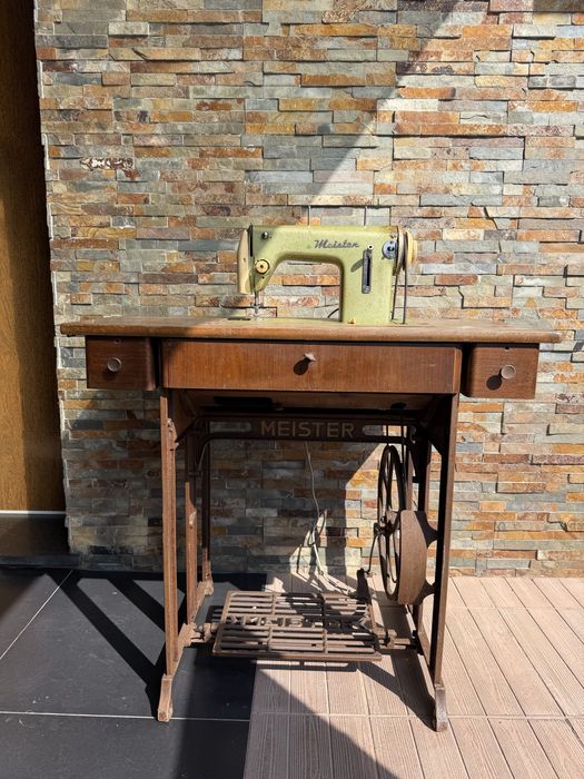 Maquina de costura com mesa MEISTER