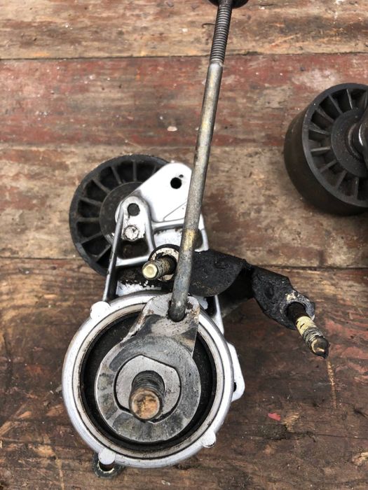 Натягувач ременя Mercedes W124 M102