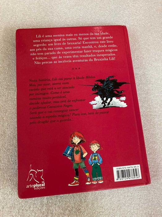 Livro A Bruxinha e a Espada Arte Plural Edições