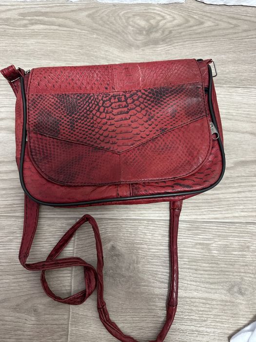 Продам шкіряну червону сумку