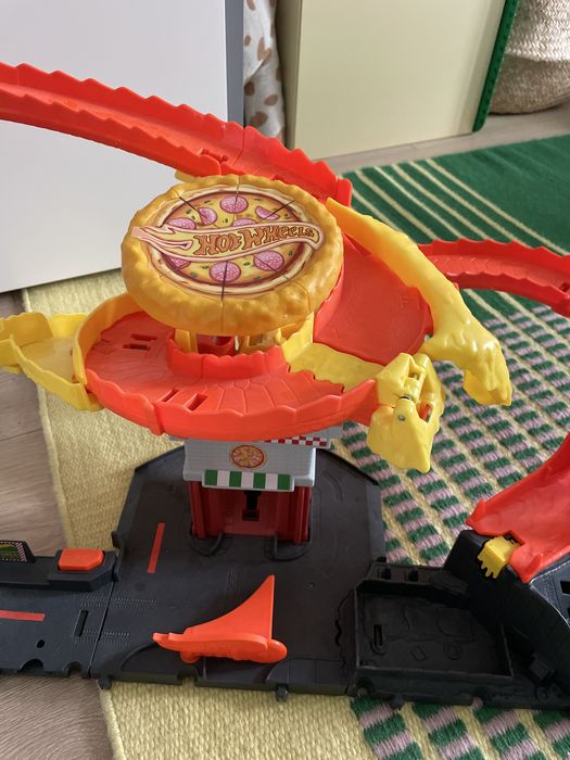 hot wheels pizza