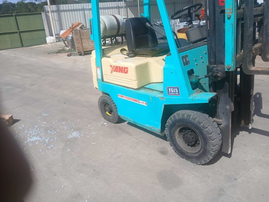 Vendo Empilhador YANG FG15 a GPL