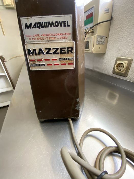 Moinho de café em excelente estado funciona na perfeição motivo fechei