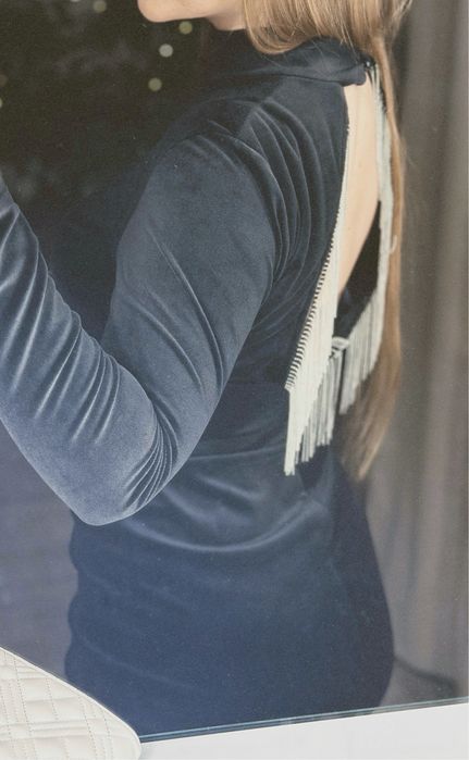 Чорне плаття з відкритою спинкою