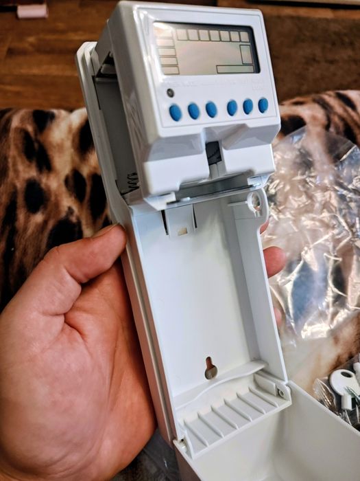 Электронный диспенсер освежителя воздуха Gatto А-3100 LCD