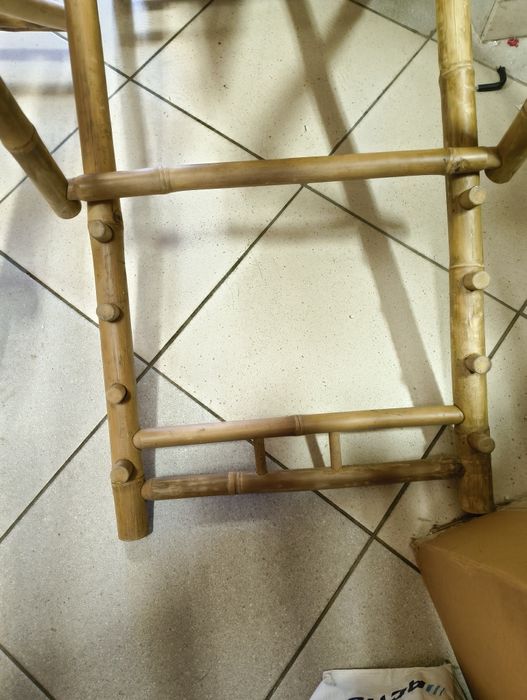Dwa leżaki bambusowe