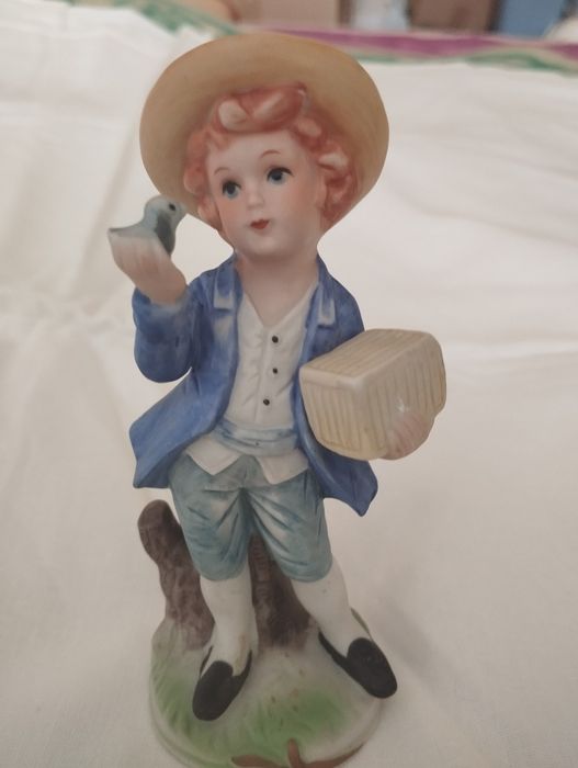 Статуетки фарфорові.