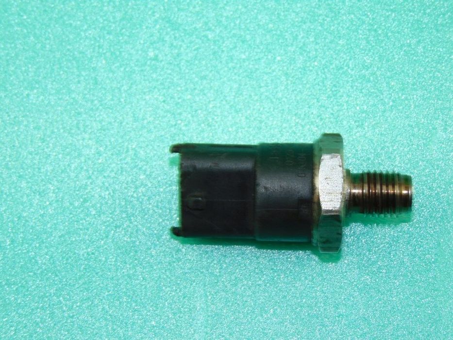 zawór czujnik ciśnienia paliwa 0281002522 1,9dci oryginalny