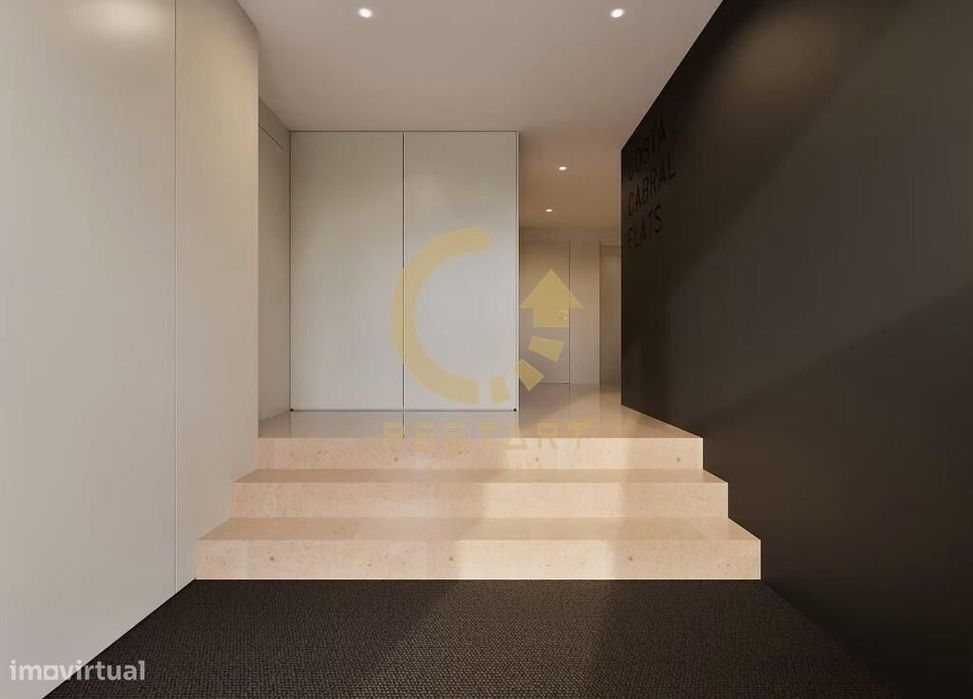 Studio T0 com varanda e lugar de garagem em Costa Cabral