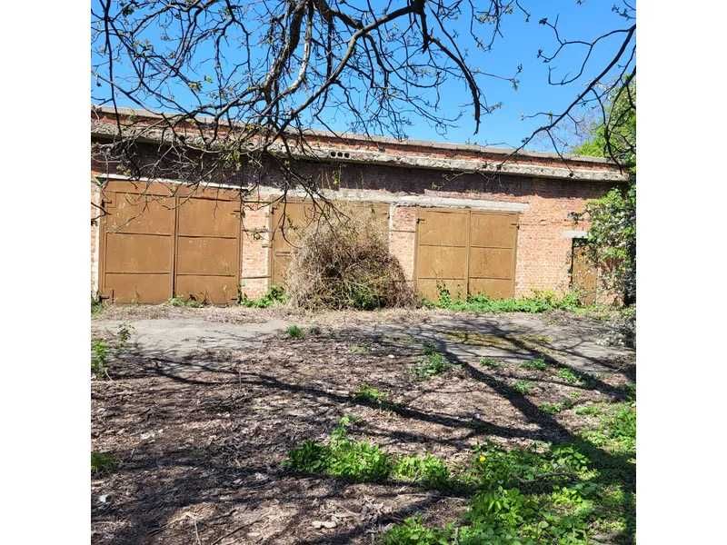 Продаж майнового комплексу 531 м² (адмінбудівля + гараж + склад) вул. Миру, 4