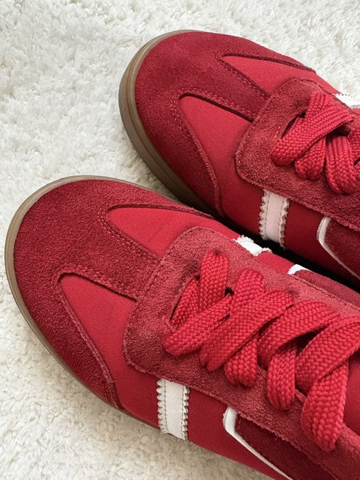 Кроссовки женские