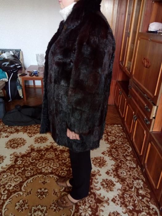 Продаю женский натуральный полушубок,материал:монгольский сурок.