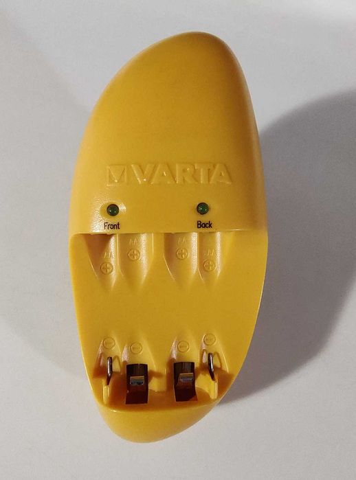 Зарядка Varta для акумуляторів AA та AAA