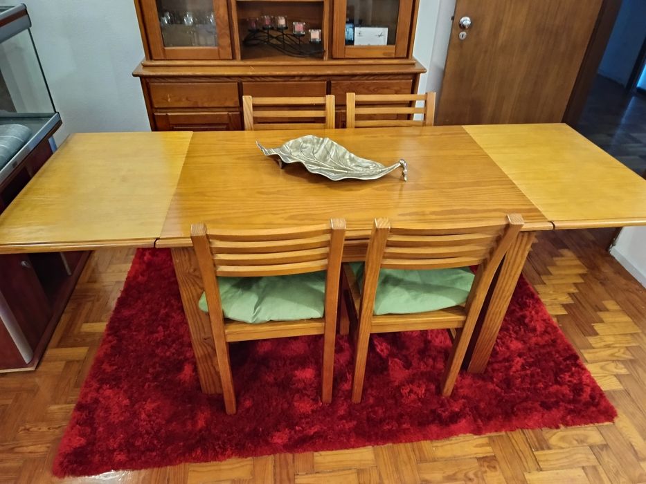 Mesa extensível com 4 cadeiras