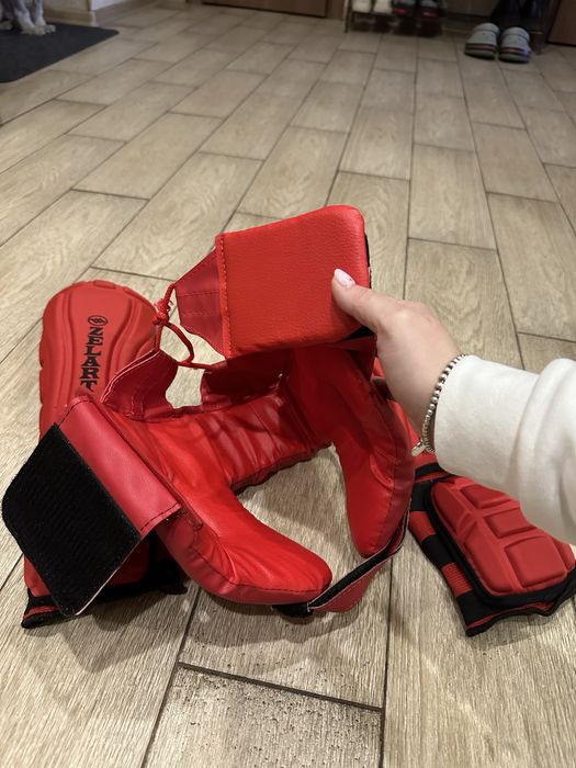 Захист. Шлем та броня для кікбоксінгу, карате, боксу. Єдиноборства