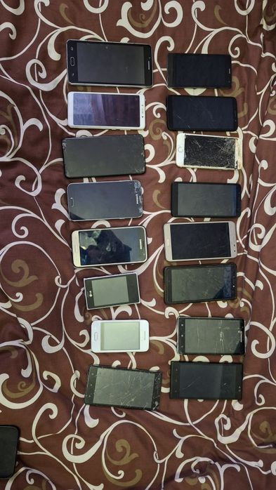 Продам телефони на запчастини деякі робочі деякі ні