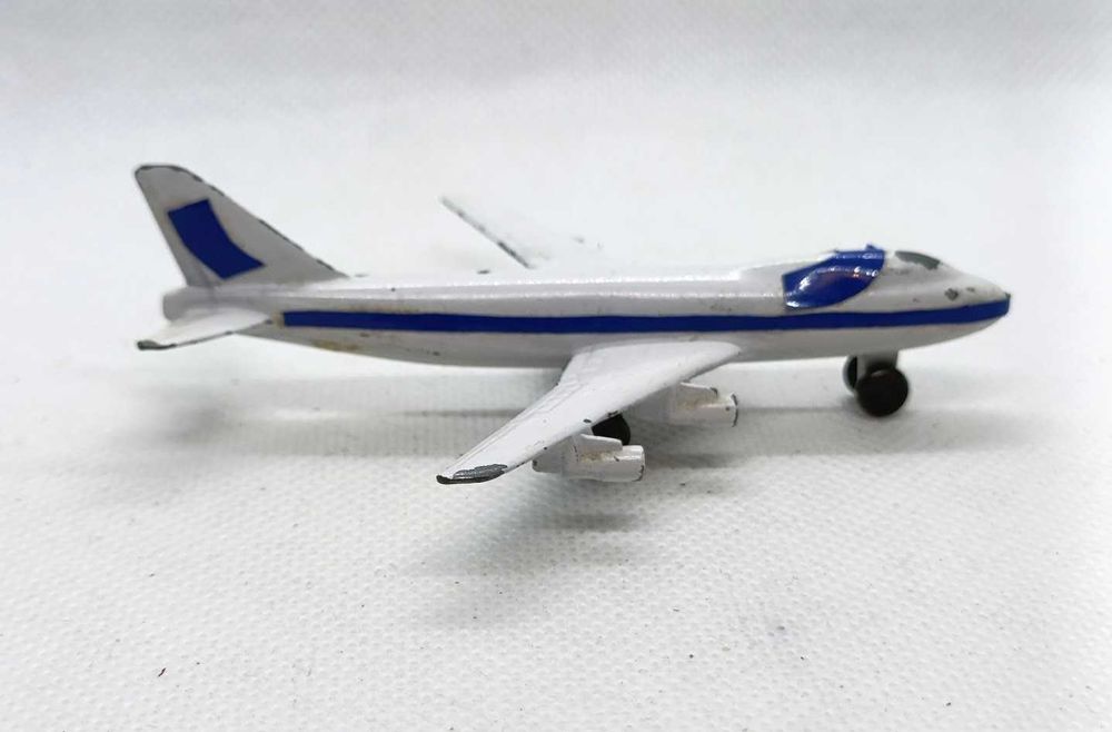 Brinquedo Pilen vintage em metal Boeing 747