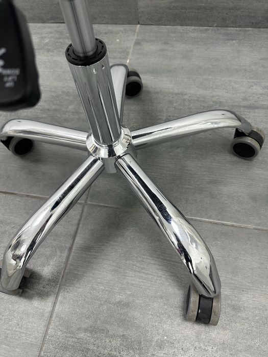 Продам стульчик стоматологичный