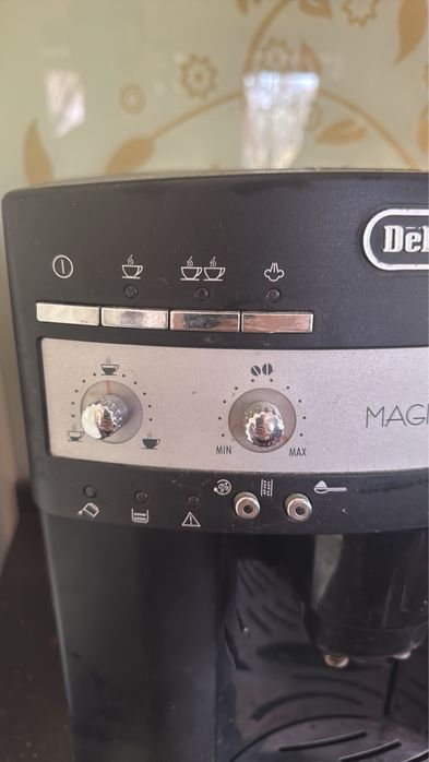 Кофемашина Delonghi MAGNIFICA