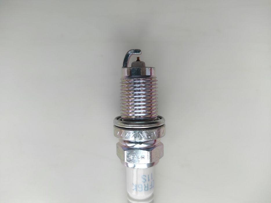 Свечи зажигания IZFR6K11S , комплект 4 штуки.Оригинал.