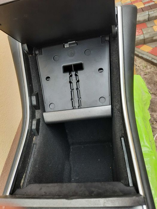 Центральная консоль Tesla Model 3.