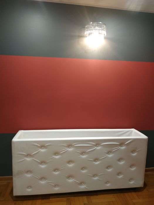 Duża donica tapicerowana. Ogród zimowy, salon