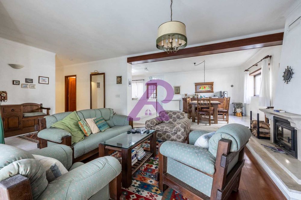 Moradia T3 + 1 com Sótão, Garagem e Terreno – Batalha