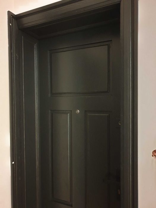 Renowacja, naprawa i malowanie drzwi drewnianych z kamienicy