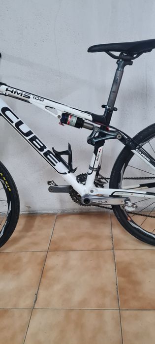 Bicicleta  cube rodas de estrada