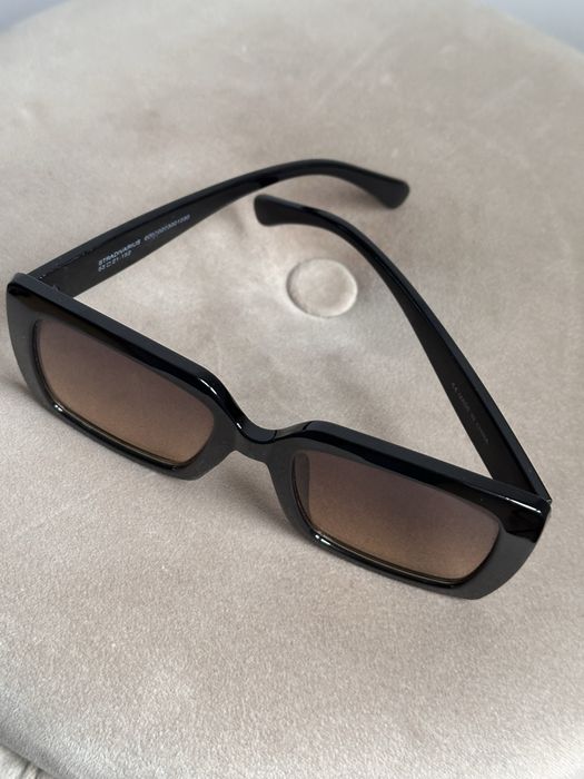 Óculos de sol usados