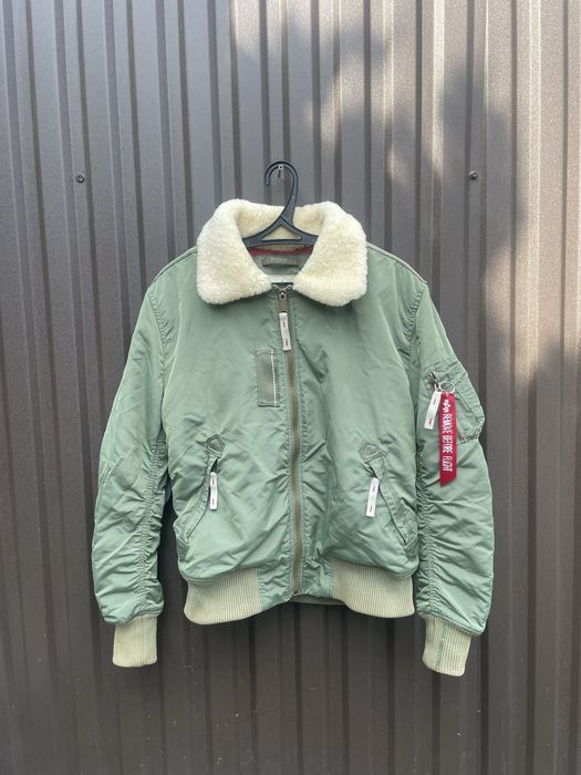 Бомбера alpha industries!