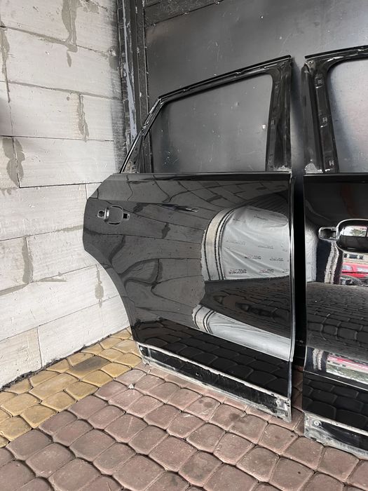Двері праві передні задні Audi Q5 8R0 LY9B в колір дверь двери