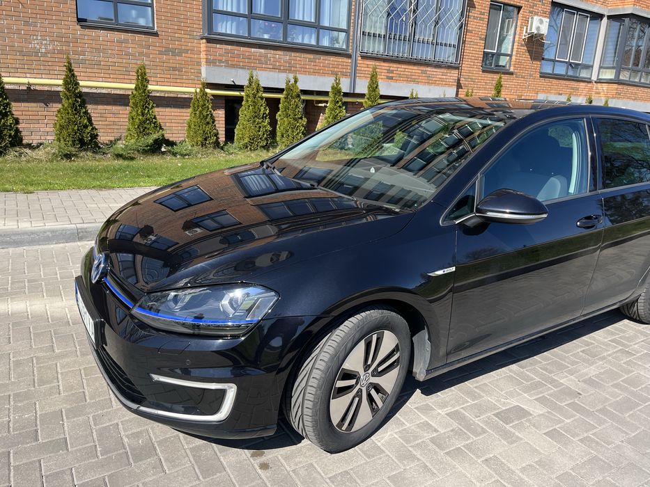 Автомобіль VW e-Golf, 2017