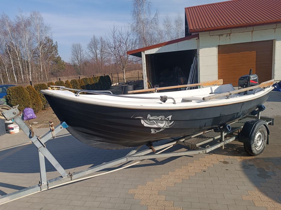 Łódka wiosłowo motorowa