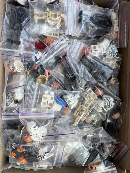 LEGO деталі поштучно (35000+ деталей в наявності) + мініфігурки LEGO різних тематик.